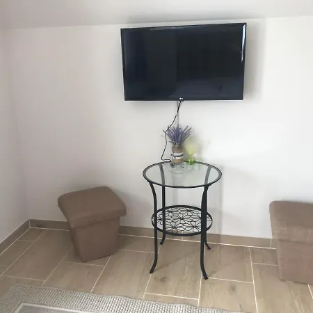 Berger Pince Es Vendeghaz