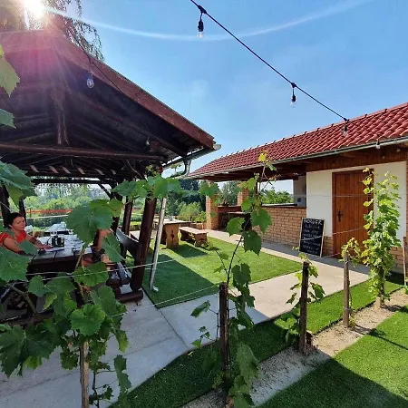 게스트하우스 Berger Pince Es Vendeghaz *