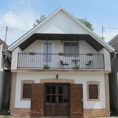 게스트하우스 Berger Pince Es Vendeghaz *